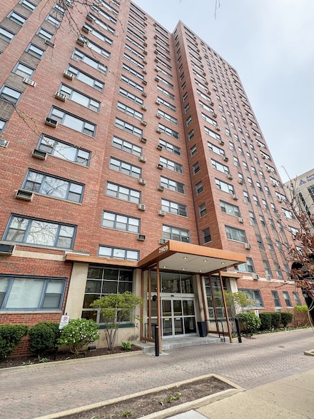 2909 N Sheridan Rd Unit 1610, Chicago, IL 60657