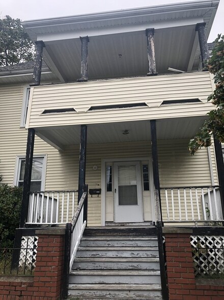 32 Huss Ct, Lynn, MA 01905