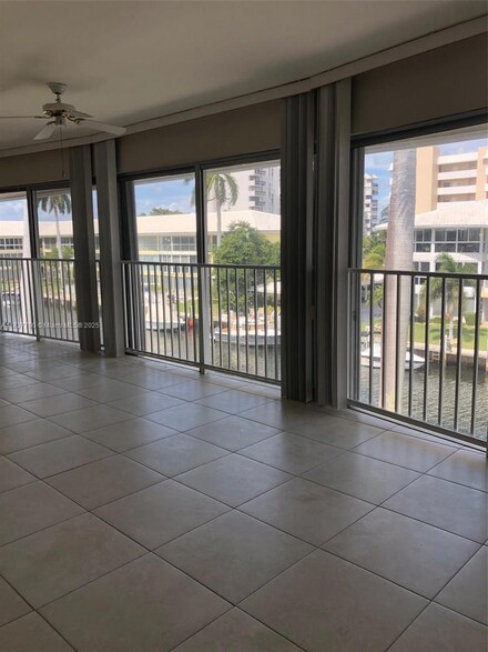 3051 NE 47th Ct Unit 302, Fort Lauderdale, FL 33308