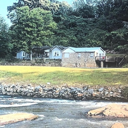 153 N River Rd, Sylva, NC 28779