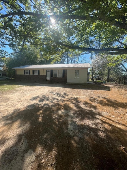 136 Maple St, Omega, GA 31775