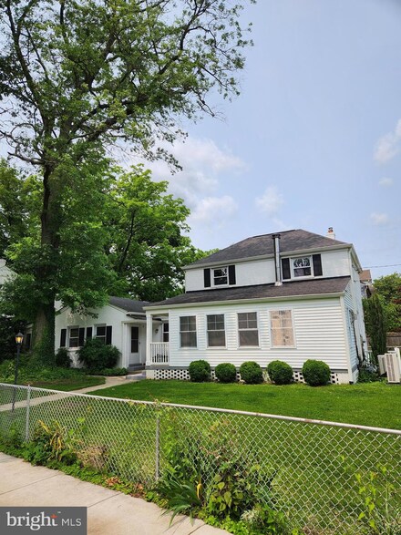 4301 Kentbury Dr, Bethesda, MD 20814