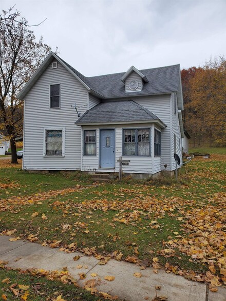 1015 S Sheldon St, Richland Center, WI 53581