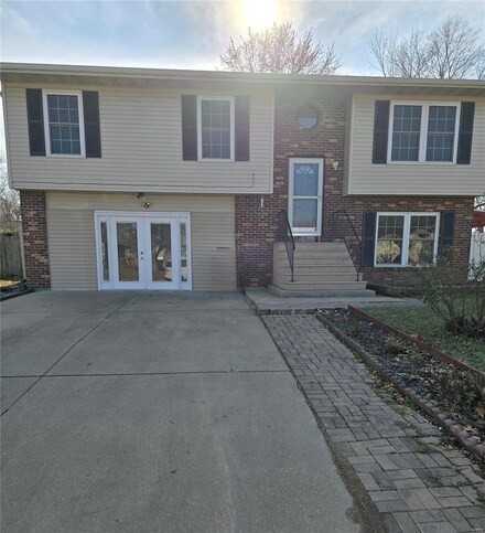 5144 Stephanie Dr, Granite City, IL 62040