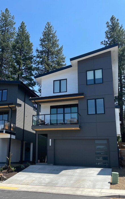 1325 SW Boardwalk Ln, Bend, OR 97702