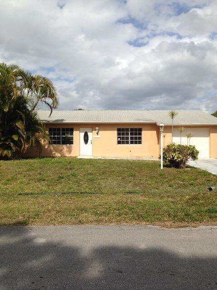 925 SE Albatross Ave, Port Saint Lucie, FL 34983