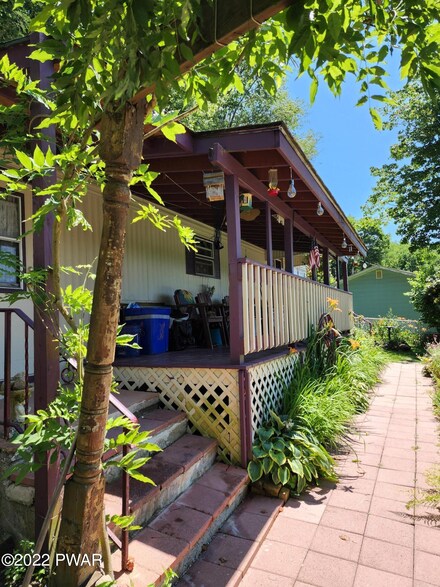 38 Havana St, Carbondale, PA 18407