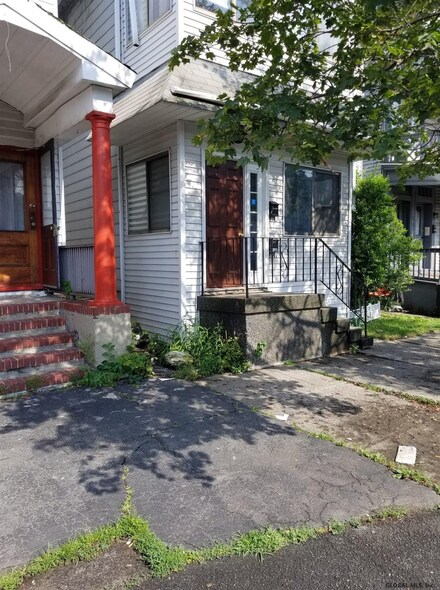 159 5th Ave, Troy, NY 12180