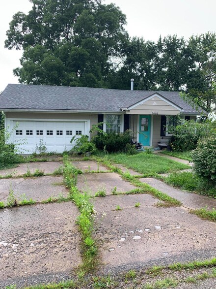 1405 Lakeshore Dr, Medway, OH 45341