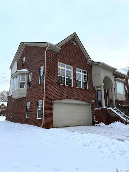 71 Grandview Cir, White Lake, MI 48386