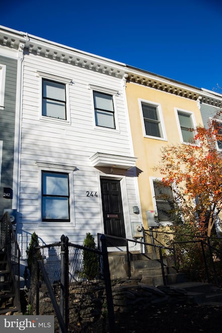 244 10th St NE, Washington, DC 20002