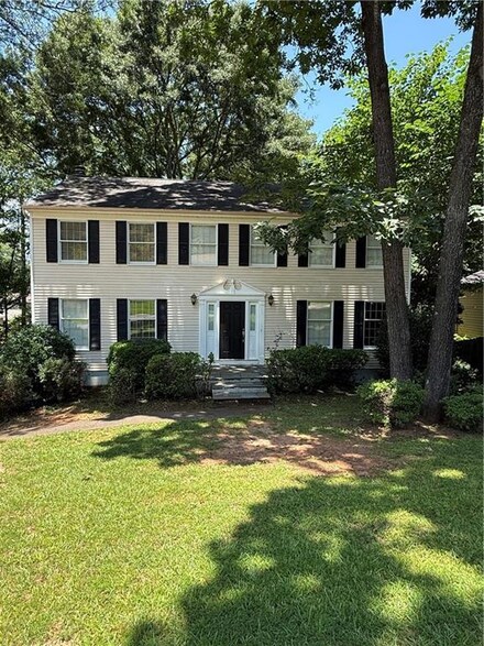 140 Roswell Farms Ct, Roswell, GA 30075