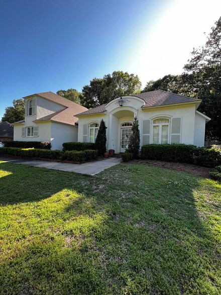 24 Fairway Dr, Natchez, MS 39120