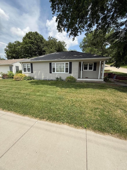701 N Walnut St, Avoca, IA 51521