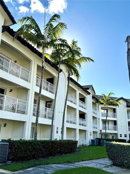 8851 NW 112th Ave Unit 202, Doral, FL 33178