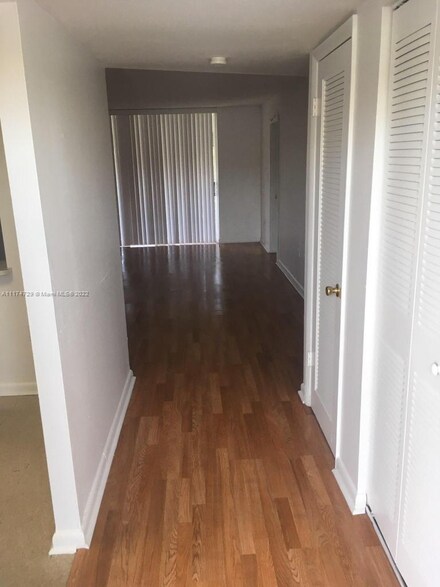 8465 Sunrise Lakes Blvd Unit 110, Sunrise, FL 33322