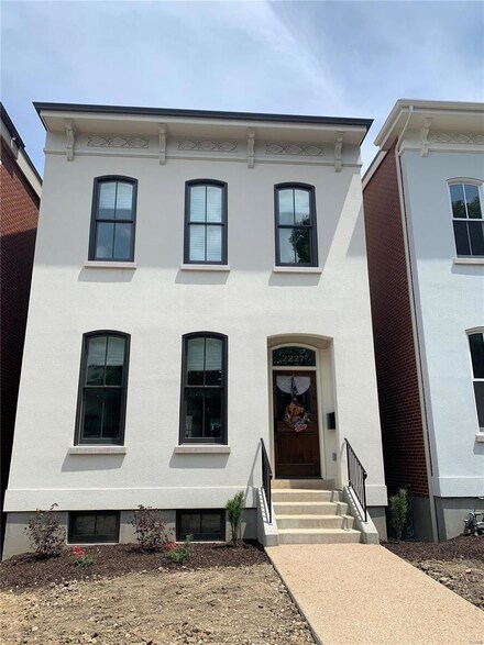 2227 Hickory St, St. Louis, MO 63104