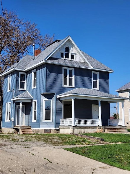 412 S 2nd Ave E, Newton, IA 50208