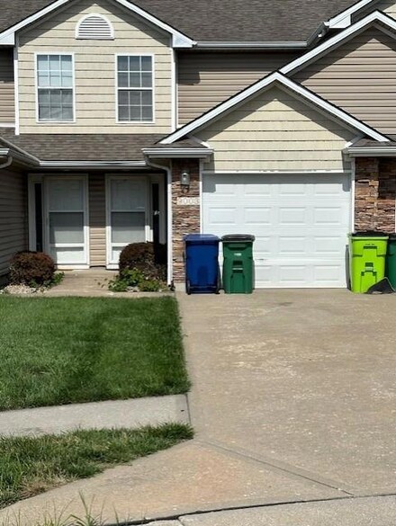 9003 SW Gala Dr, Lee's Summit, MO 64064