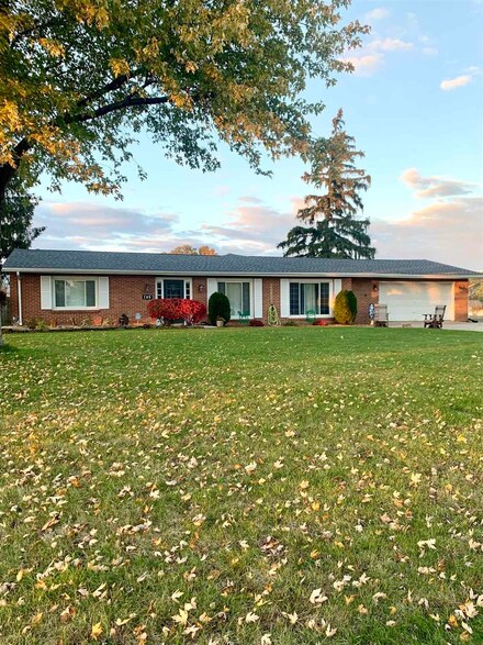 109 Meadowmere Dr, Butler, IN 46721