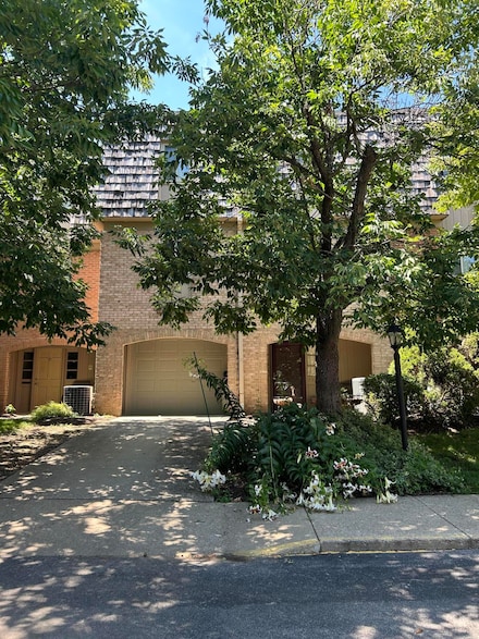 3364 Montavesta Rd, Lexington, KY 40502