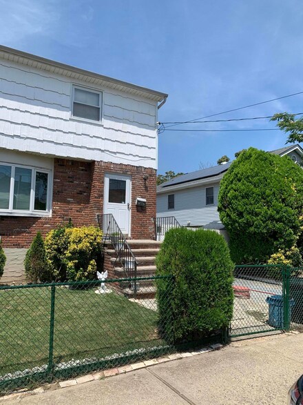 45 Roma Ave, Staten Island, NY 10306