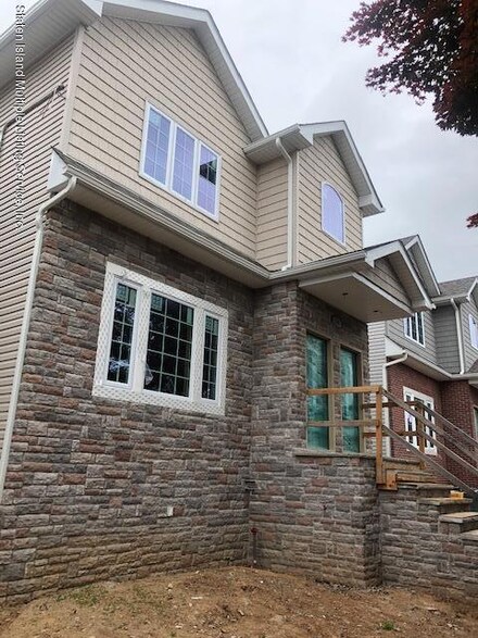 209 3rd St, Staten Island, NY 10306