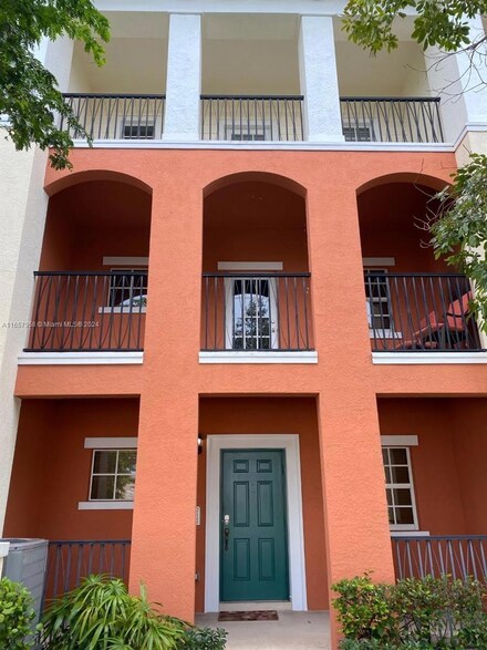 215 SW 6th Place Unit 215, Pompano Beach, FL 33060