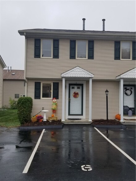 165 Holland St Unit 6, Cranston, RI 02920