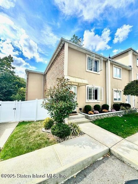 966 Clove Rd Unit A, Staten Island, NY 10301