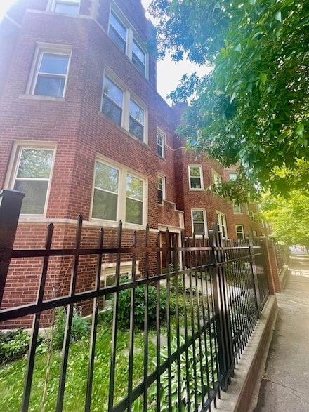 2763 N Spaulding Ave Unit 1, Chicago, IL 60647