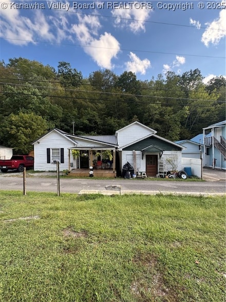 68 Aunt Jenny Rd, Peach Creek, WV 25639