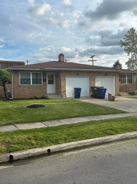 1103-1105 Sagecrest Dr, Columbus, OH 43229