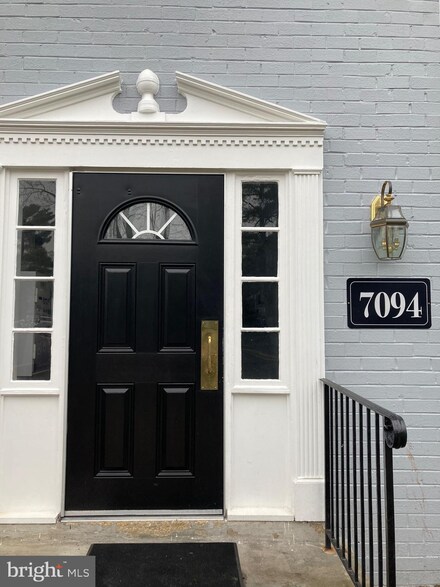 7094 Spring Garden Dr Unit 103, Springfield, VA 22150