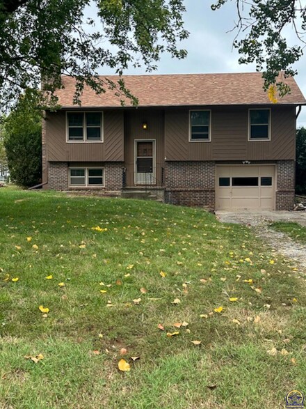 918 E Logan Ave, Emporia, KS 66801