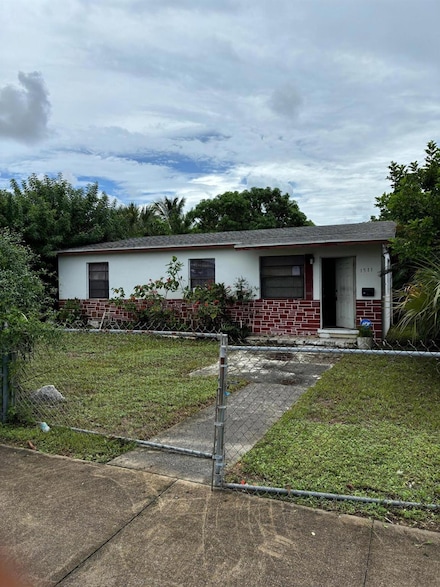 1511 W 32nd St, Riviera Beach, FL 33404