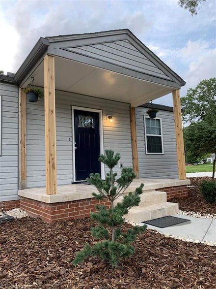 2701 Shady Lawn Dr, Greensboro, NC 27408