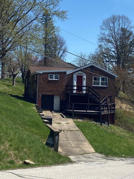 11 Oak Drive Cir, Wheeling, WV 26003