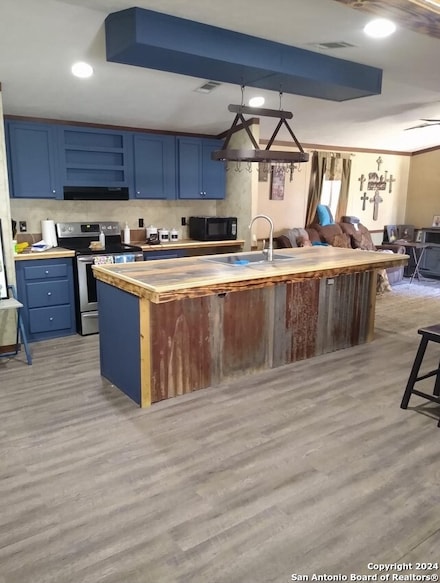 104 Lorraine St, Dilley, TX 78017