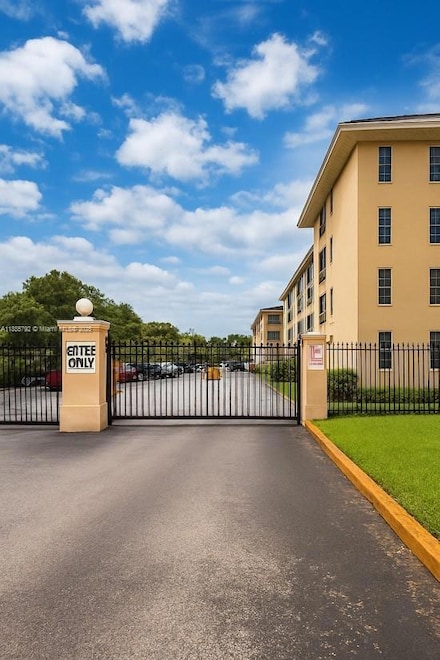 4848 NW 24th Ct Unit 203, Lauderdale Lakes, FL 33313