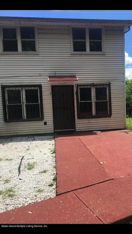 30A Thelma Ct, Staten Island, NY 10304