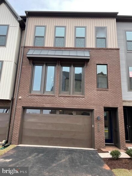 2627 Velocity Rd, Herndon, VA 20171