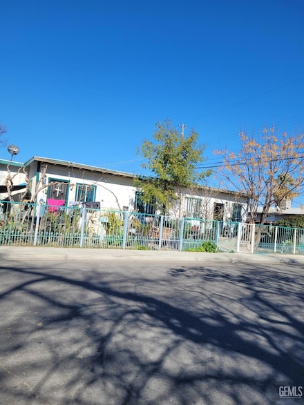 1004 Texas St, Bakersfield, CA 93307