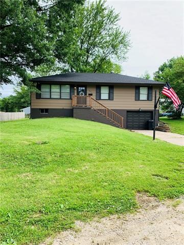 605 W 5th St, Holden, MO 64040