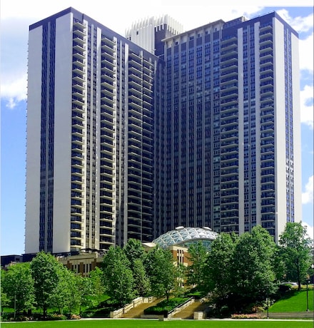 400 E Randolph St Unit 1801, Chicago, IL 60601