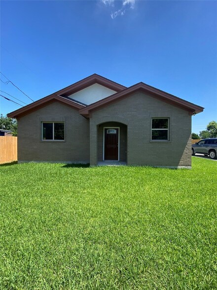 2210 Esther Dr, Houston, TX 77088