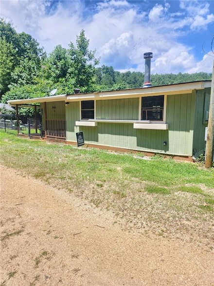 568 Yonah Lake Rd, Clarkesville, GA 30577