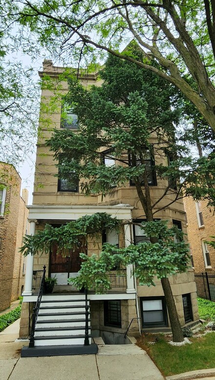 2431 N Kimball Ave, Chicago, IL 60647