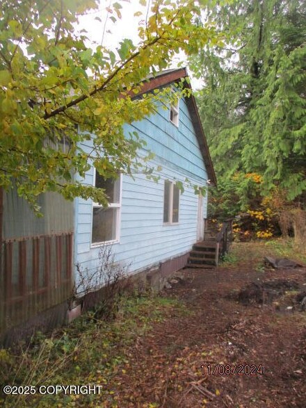 526 Hill Rd, Ketchikan, AK 99901