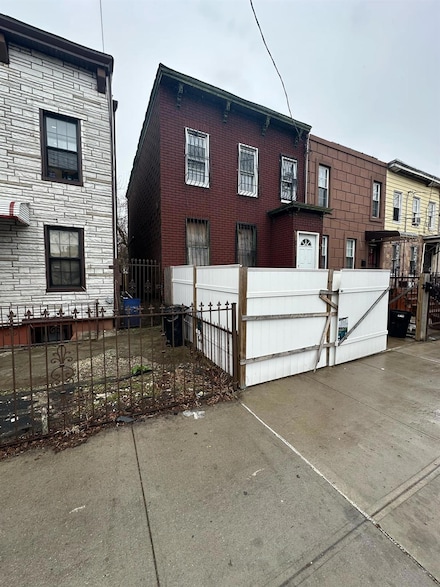 303 Hendrix St, Brooklyn, NY 11207